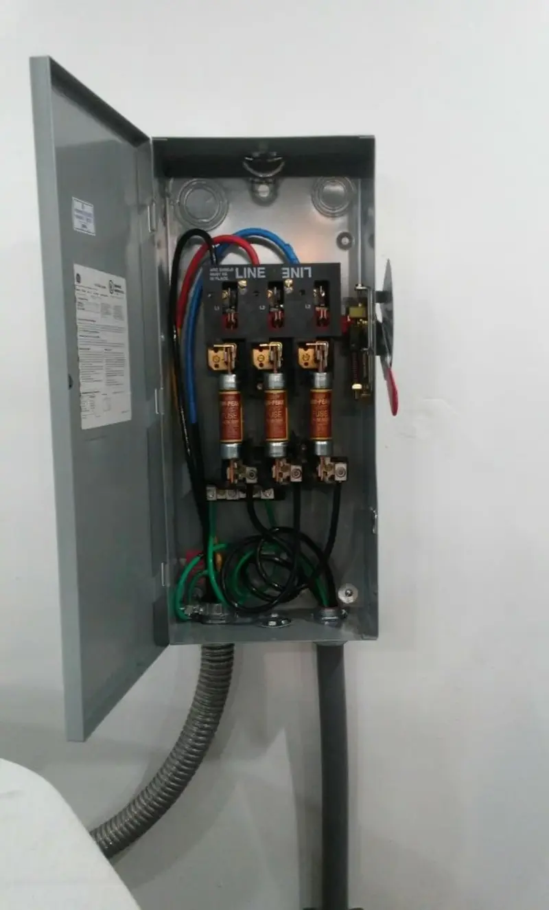 Three-phase disconnect switch installed for Electrical Wiring & Rewiring in Great Neck Plaza